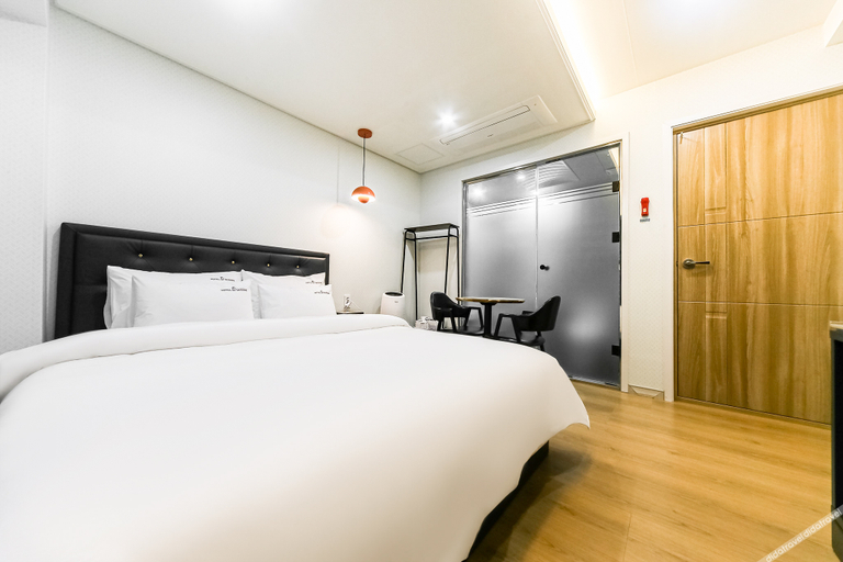 Bedroom 4, Changwon Sangnamdong Queens Hotel, Changwon