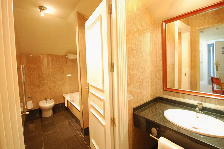 Bathroom 4, Arcea Gran Hotel Pelayo, Asturias