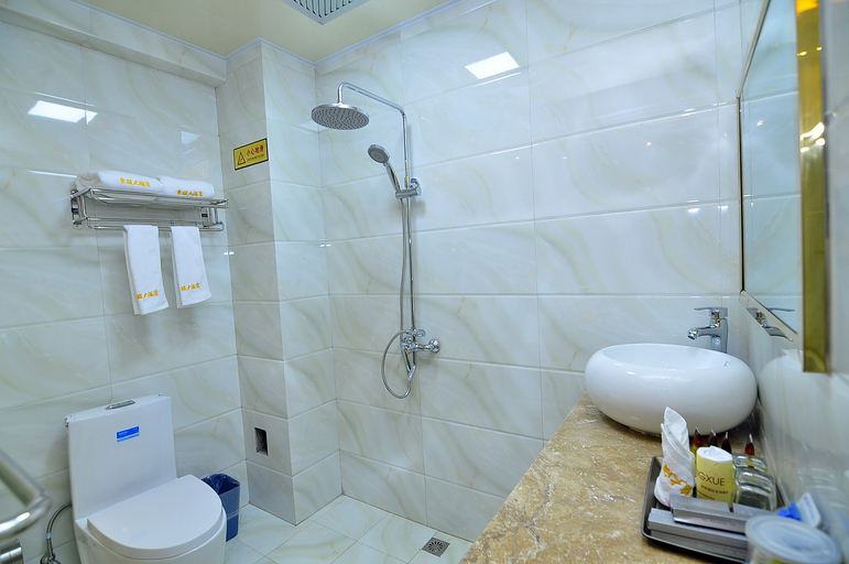 Bathroom 3, Dongjun Hotel, Qujing