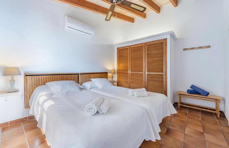 Others 5, Villa Morell, Baleares