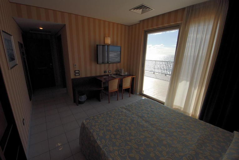 Bedroom 3, Grand Hotel L Approdo, Latina
