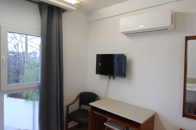 Others 5, Hostal El 36, Toledo