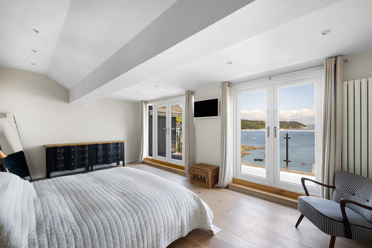 Room 5, Cawsand Waterfront House With Pool, Cornwall