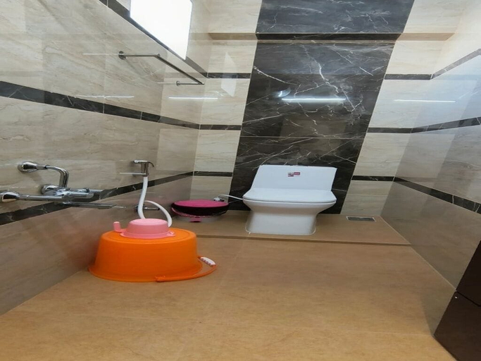Bathroom 5, Jazz inn, Thiruvallur