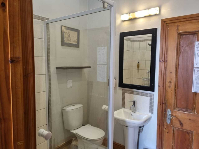 Bathroom 3, Ashanti Guest House Gardens, City of Cape Town