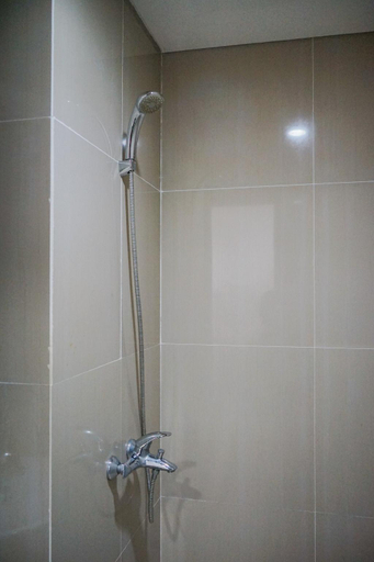 Bathroom 5, Cozy and Sweet Studio at Paramount Skyline Apartment, Tangerang