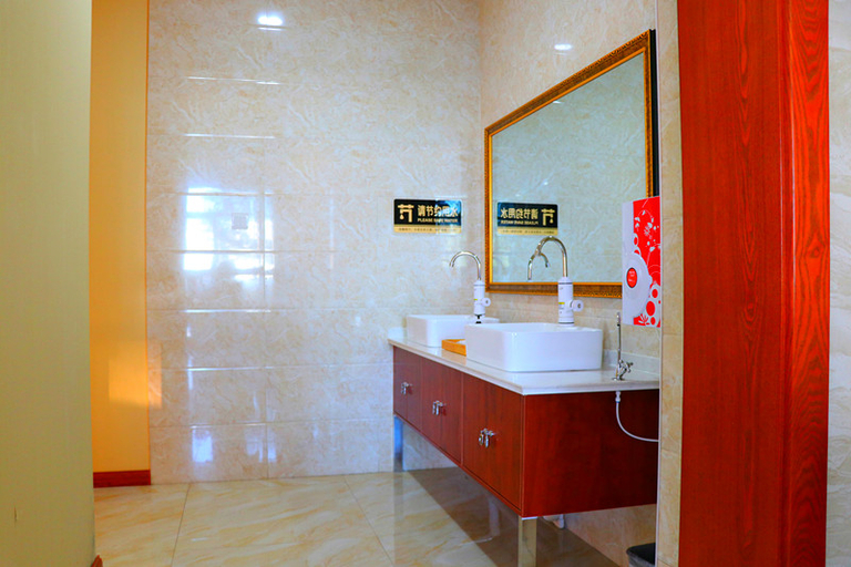 Bathroom, Linsong Hotel, Zhangye