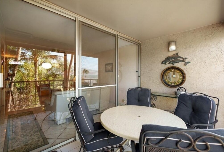 Outdoor dining 2, Menehune Shores, #301 2 Bedroom Condo, Maui