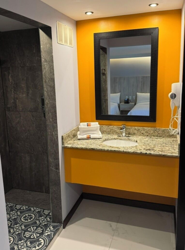 Bathroom 3, Hangar Inn Tijuana, Tijuana