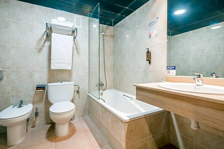 Bathroom 4, Sno Hotel Formigal, Huesca