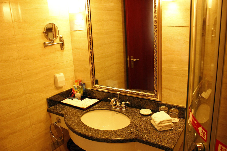 Bathroom 2, Yunshuijian Hotel, Jiaozuo