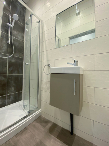 Bathroom 4, Mayfair Suite Sasco Apartments, Blackpool