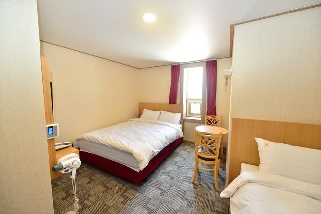 Bedroom 4, Wolmido Harbor View Hotel, Jung