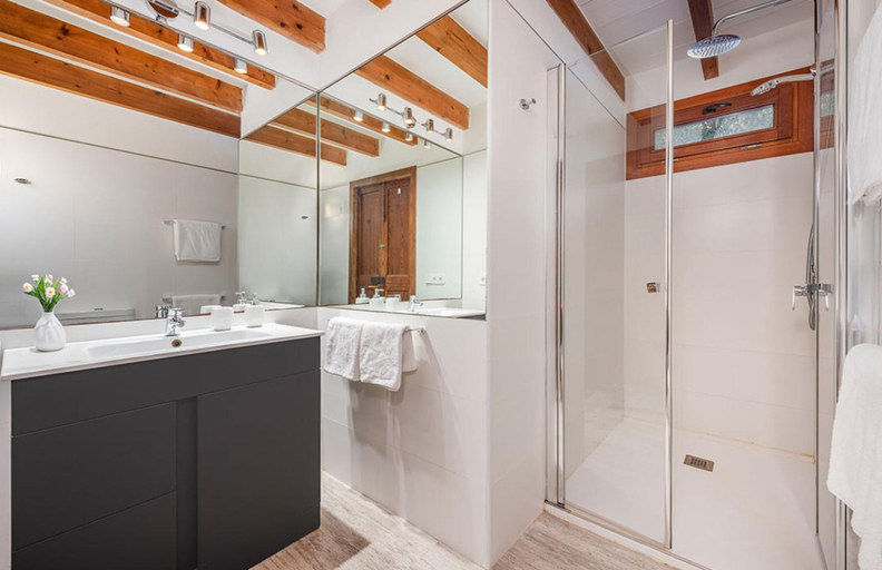 Others 4, Villa Morell, Baleares