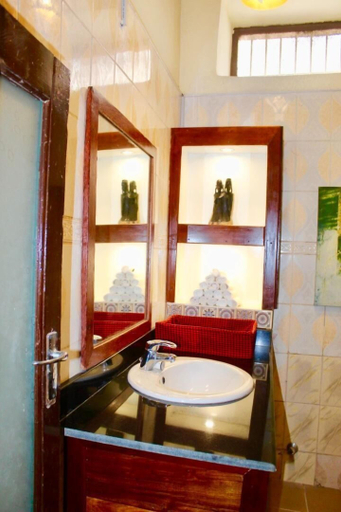 Bathroom 4, The Island Stone Town Hotel, Mjini