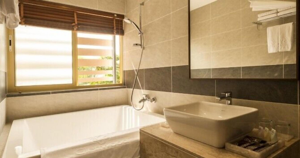 Bathroom 4, Glenwood Apartment, District 2