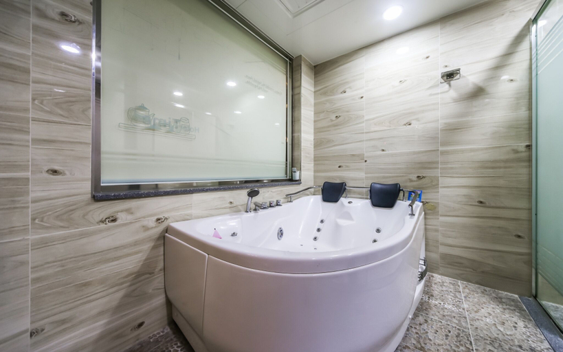 Bathroom 5, Ulsan Junggu Time, Jung