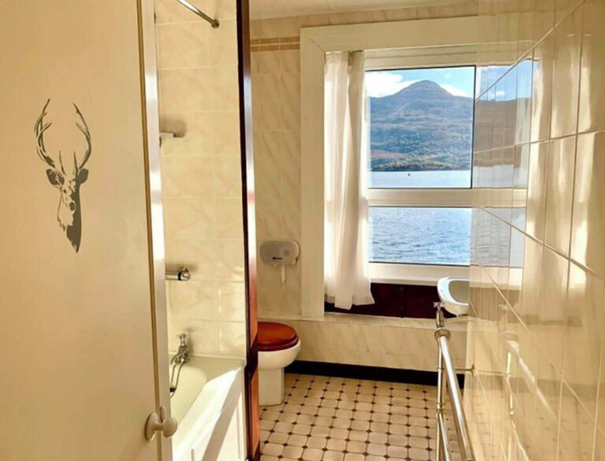 Bathroom 5, Lochalsh Hotel, Highland