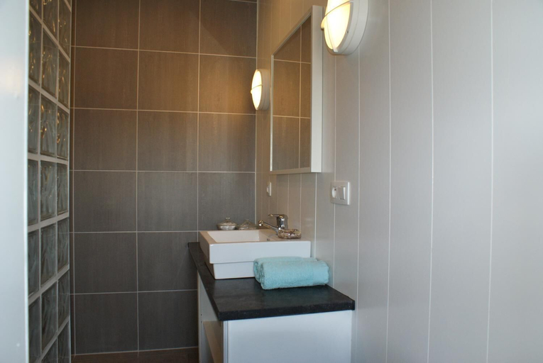Bathroom 2, Studio Le Lavandou, West-Vlaanderen