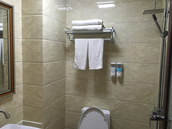 Bathroom 3, Q Plus Linxia Ming Shing Hotel, Linxia Hui