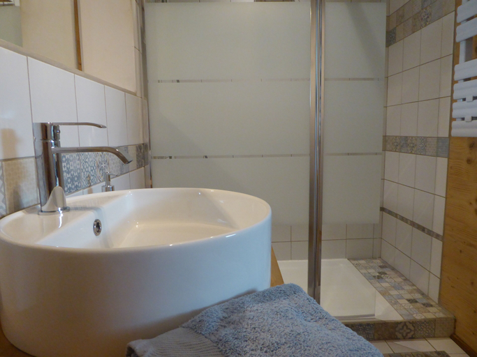 Bathroom 4, Ferme de la grande Moucherolle, Isère