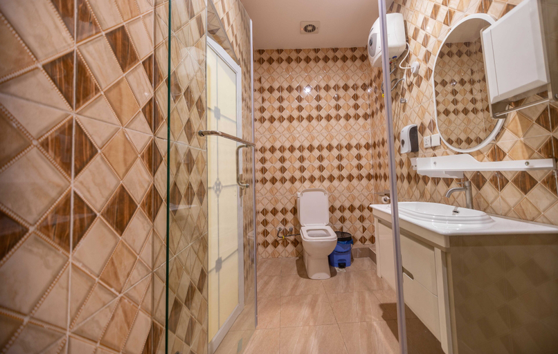 Bathroom 4, De-Kings Hotel, Wassa West