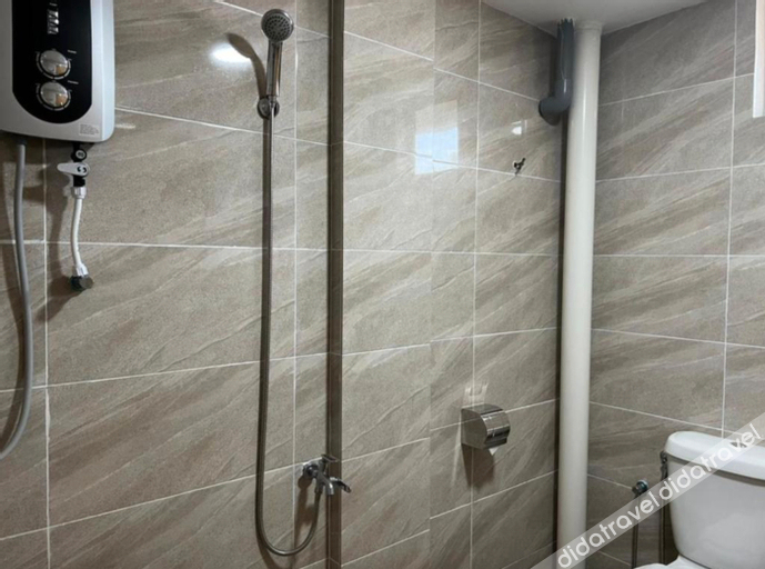 Bathroom 4, Capital O 90490 Zaques Hotel, Kuala Muda
