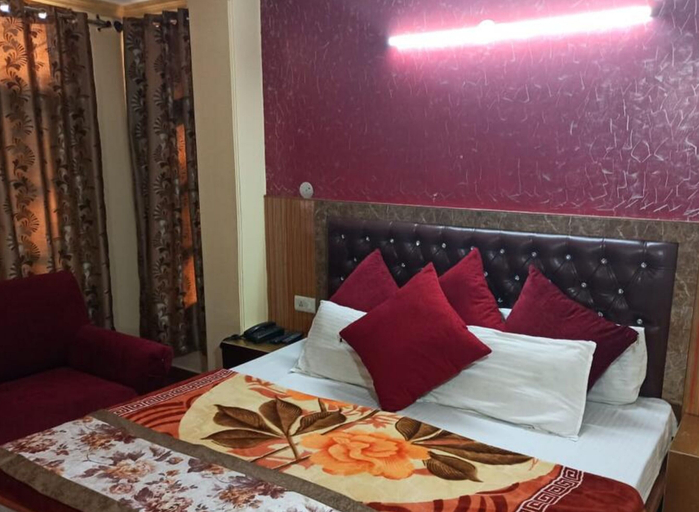 Bedroom 2, Goroomgo King Palace Shimla Near Mall Road, Shimla