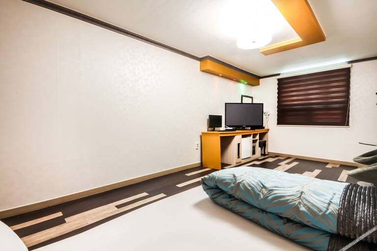 Bedroom 2, Jeonju Gosa-dong Cinema, Jeonju