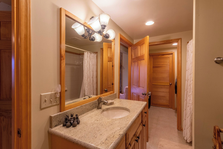Interior 5, Mountain Dream, Watauga