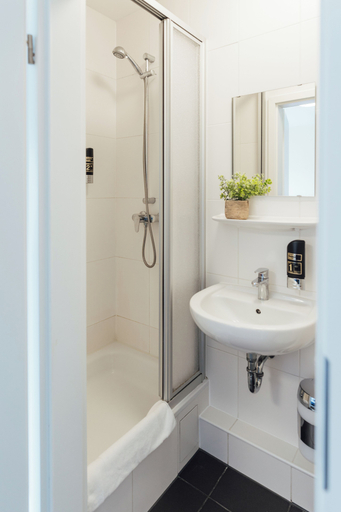 Bathroom 4, Myky Hotel Pinneberg, Pinneberg