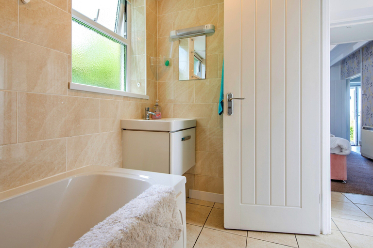 Bathroom 3, Charming Snowdonia Slate Cottage, Pembrokeshire