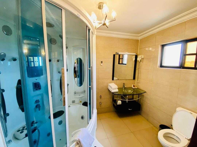 Bathroom 4, Impeccable Hotel by HomeVille Plus Benin, Ikpoba-Okha