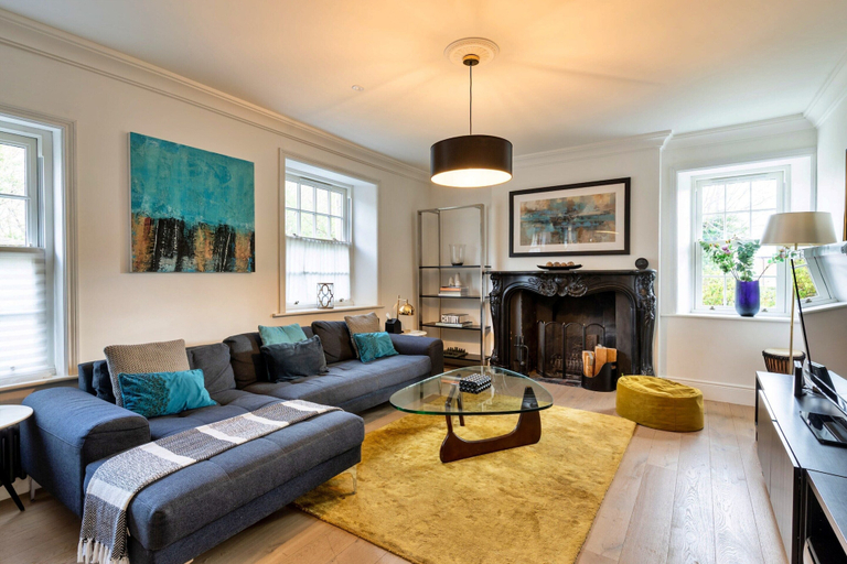 Living room 3, Heritage Holiday Home With Garden, Oxfordshire