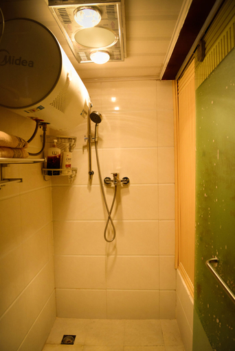 Bathroom 3, Lijiang Wuge Inn, Lijiang
