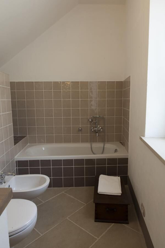 Bathroom 5, Crealto, Alessandria