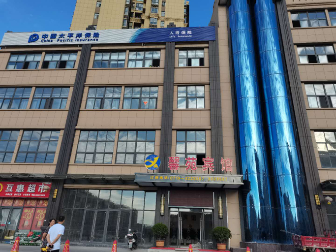 Exterior & Views