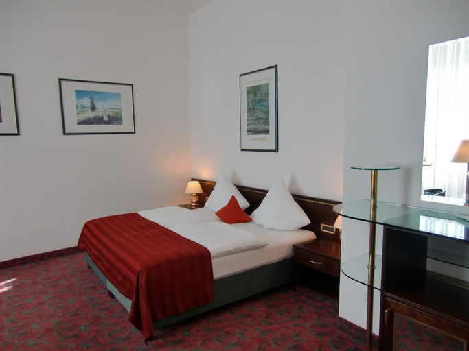 Bedroom 3, Hotel Schloss Schwarzenfeld, Schwandorf