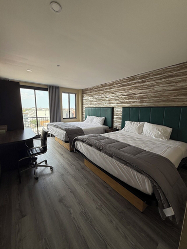 Room 3, Skylux Hotel Long Island City, New York