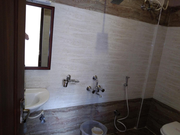 Bathroom, Ack Palacce Inn, Salem