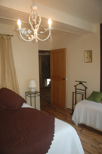 Bedroom 5, Le Puits Fortifie, Côte-d'Or