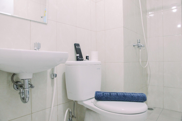 Bathroom 3, Nice 2BR at Springlake Summarecon Bekasi Apartment, Bekasi