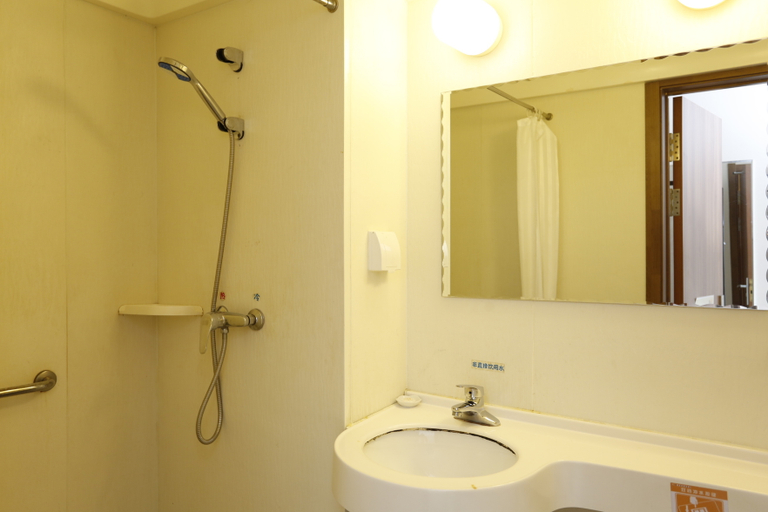 Bathroom, Dandong Guomen Qingyun Hotel, Sinŭiju