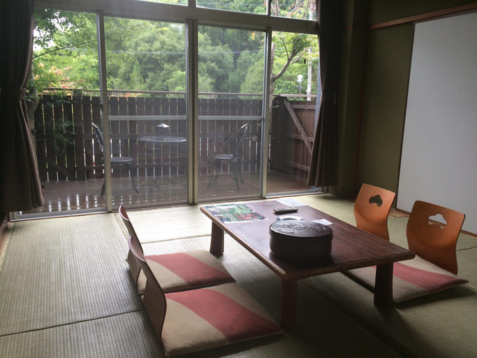 Others, 마도 온센 료후소, Tsu