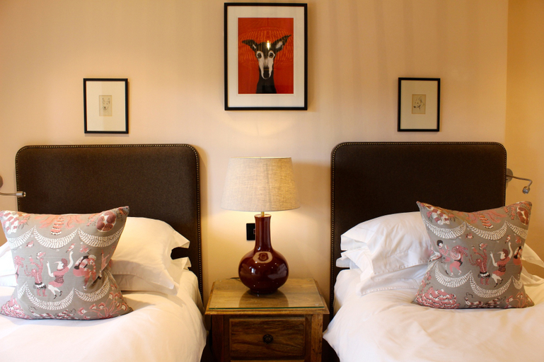 Bedroom 2, The Red Lion Inn, Gloucestershire