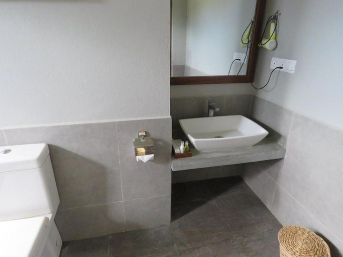 Bathroom 3, Lavendish Wild Wilpattu, Nochchiyagama