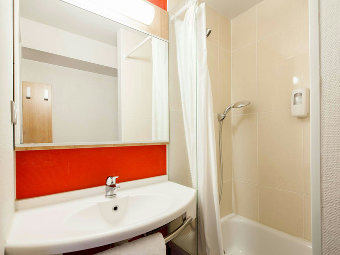 Bathroom 4, B&B HOTEL BEAUVAIS, Oise