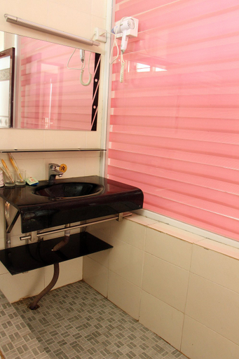 Bathroom, Juyin Hotel, Lijiang
