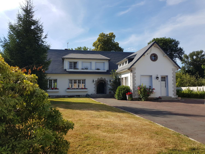 Exterior & Views
