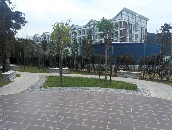 Exterior & Views